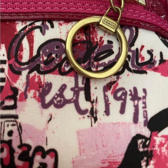 Coach Poppy Graffiti Wristlet NWT
MSRP $178.00 - Picture 6 of 7